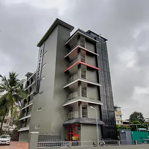 Oyo Townhouse 061 Gcda Kakkanad Signal 3* Kochi